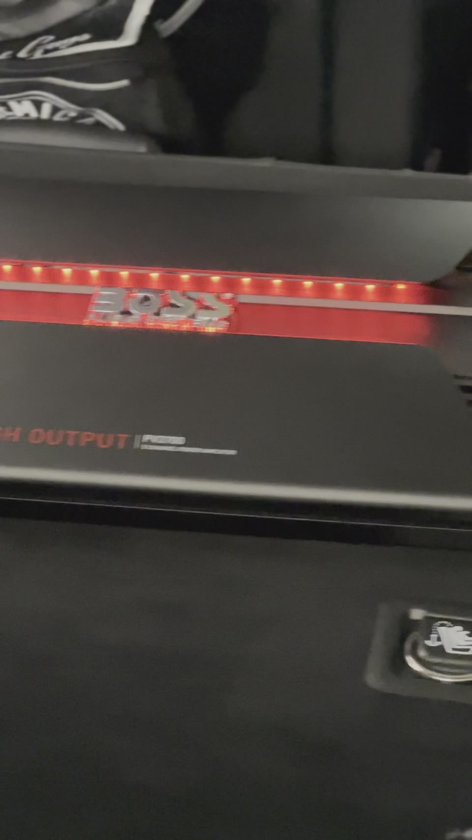 Automotive audio amplifier mounted with accent lighting