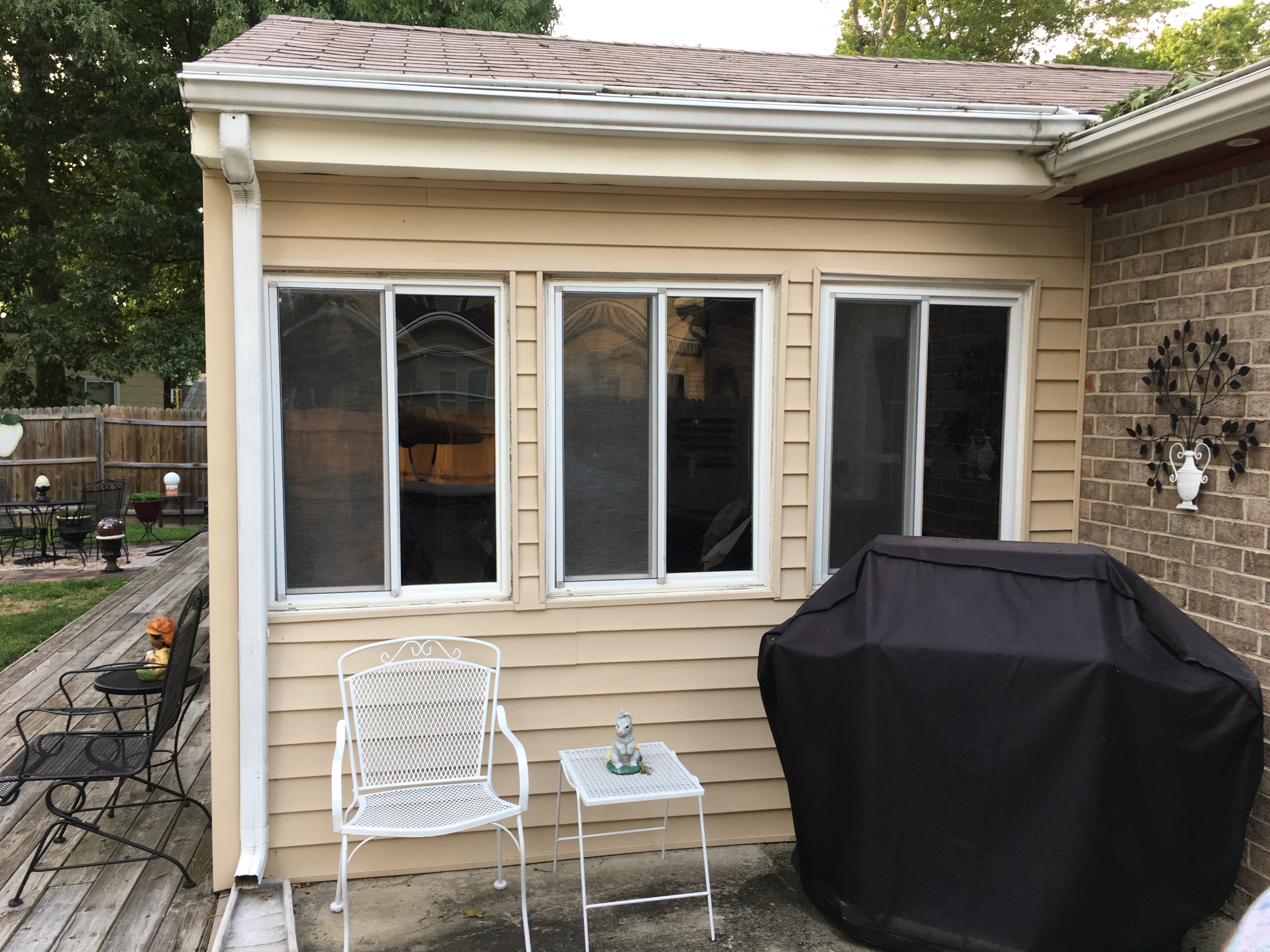 Multiple home windows finished with matching residential privacy film