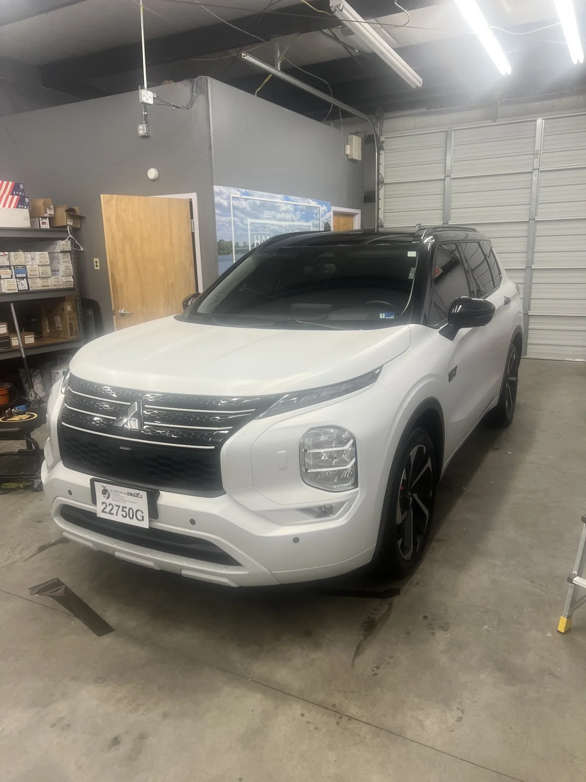 2024 Mitsubishi Outlander in Satin Flip Ghost Pearl, finished front three-quarter view